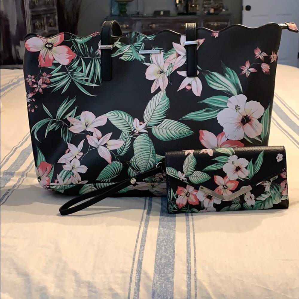 NY&Co tote and matching wristlet wallet